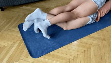 BEAUTIFUL AND STRONG FEET - MP4 Mobile Version