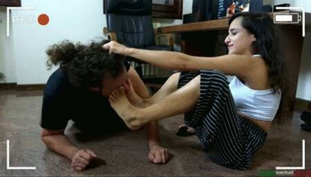 Mary's First Time ( Second Scene) La Prima Volta di Mary ( Seconda Parte ) 2 girls humiliate a loser