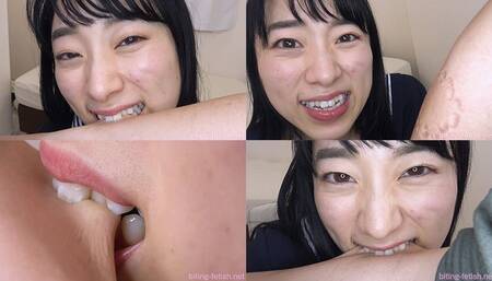 Satomi - Biting by Japanese cute girl part2 bite-150-2 - wmv