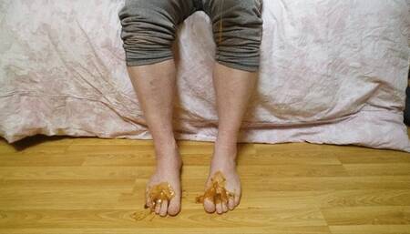 Thick hot sticky gravy all over my juicy male feet