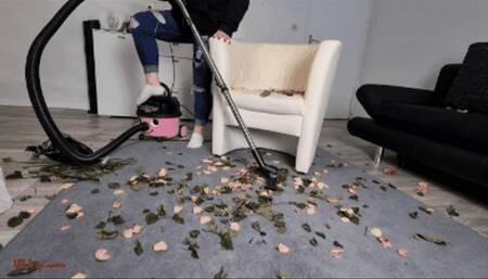 Mila - Crushing And Vacuuming Withered Flowers