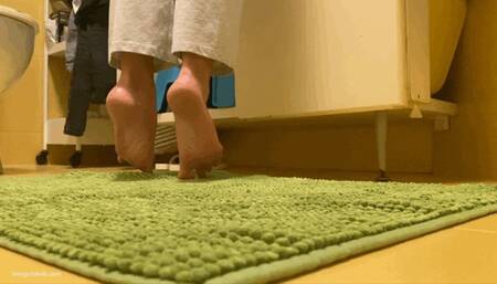 ON MY TIPTOES BAREFOOT PRETTY FEET - MP4 HD