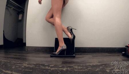 Bella Ink Laptop Crushed during Hot Photo Shoot - Floor Cam 4K