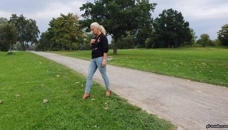 with high heels shoes and Pantyhose in_Water HD mp4 1920x1080