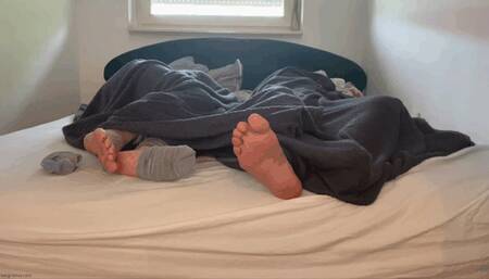 CHLOE AND KIRA MORNING FEET - MP4 HD