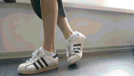 Smelly dirty socks in old sneakers WMV(1280x720)FHD