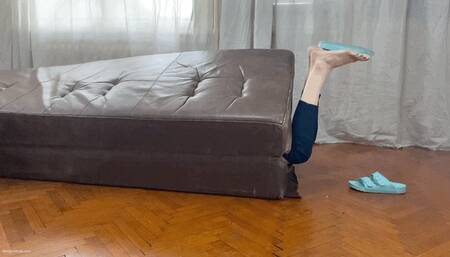 TICKLING BIG FEET STUCK UNDER THE MATTRESS - MOV Mobile Version