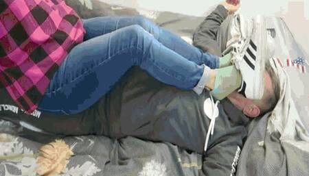 The suffocating smell of my socks AVI(1280x720)FHD