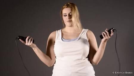 Ellie Roe skipping - jump rope