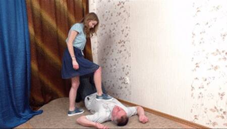 Lady takes a walk on the body of obedient gentleman, vf2208x 1080p