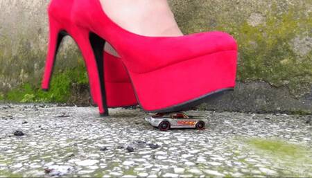 Your car in the land of the Giantess