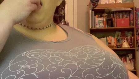 CeliaBBW ASMR Loud Chewing and Swallowing - MP4