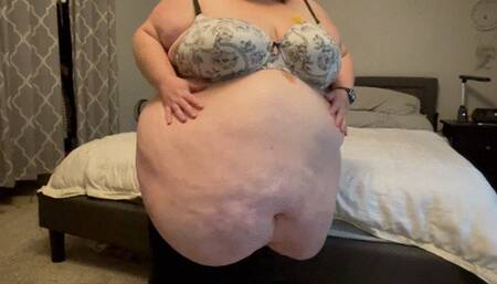 CeliaBBW Belly Play Up Close and Personal - MP4