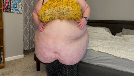 CeliaBBW Hums and Slaps Her Belly - MP4