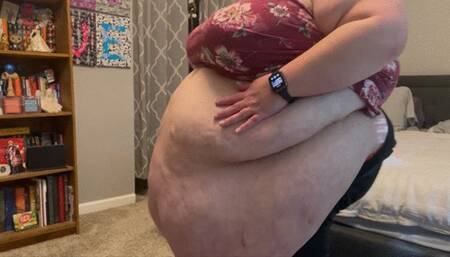 CeliaBBW Walks, Talks, Hums, and Slaps her Belly - MP4