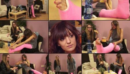 Hugi Term LLC Showing Off Talented Toes, Curling, Splaying, Wiggling and Talking About Her Cast (in HD 1920X1080)