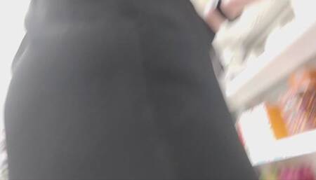 Sensational farts in the shop