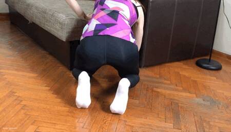 GIRL STUCK UNDER A BED - MOV Mobile Version