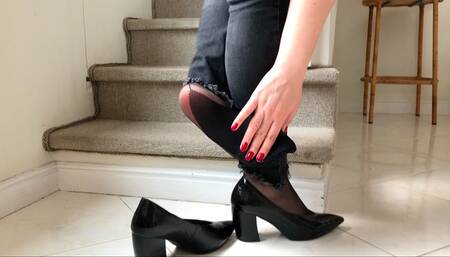 Pain in the feet after walking a lot  (MP4-HD 1080p)