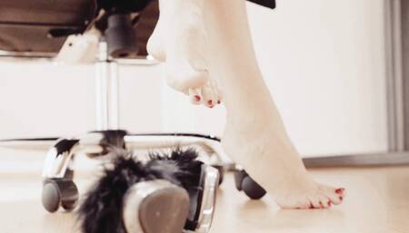 Fluffy Slippers (FULL HD)