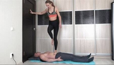 Pamela - barefoot trampling Full HD