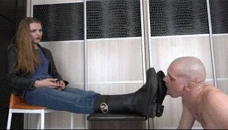 Pamela - lick my boots! 4K