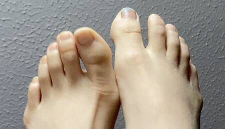 Aurora's Toes Please You