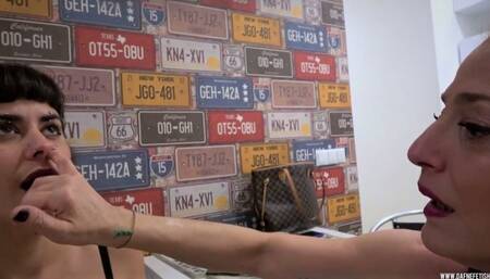 Flor e Yelena: sneeze party! (Sneezing Fetish; Nose Blowing Fetish)