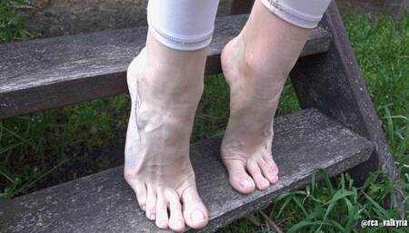 REA - Finally Natural - Foot Fetish (720p)