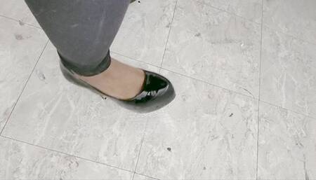 heel stomping bubble wrap