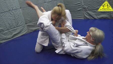 Beatrix vs Nikki in judo GI