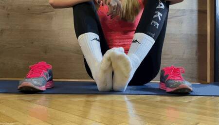 KIRA HAS FUNGUS FEET - MP4 HD