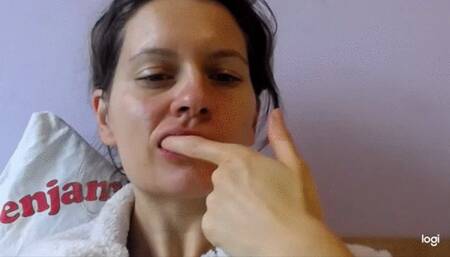 Fingerbrushing horizontally mp4