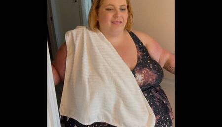 Squashing at a BBW Resort - MP4