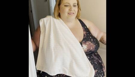 Squashing at a BBW Resort - MOV