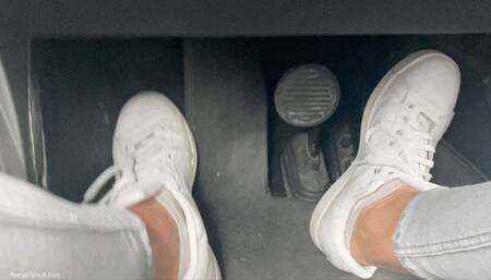 CRAZY ITCHY FOOT WHILE DRIVING - MP4 Mobile Version