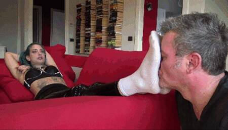 LILLI BAYLE - Full service - Sock sniffing, foot worship, toe sucking, foot gagging, foot massage with face