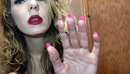 Extreme Close-up Smoking (720p)