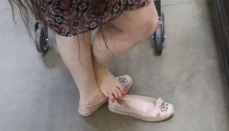 Sweaty Barefoot Shoeplay Adventure at the Grocery Store!