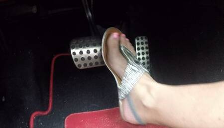 Silver sparkle thong sandals Pumping the Benz PEDAL PUMPING