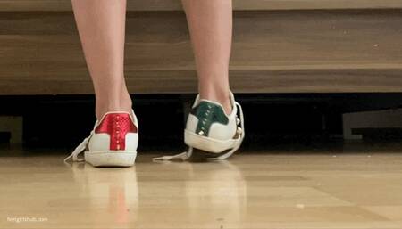 KIRA GOT BLISTERS FROM WEARING VERY TIGHT GUCCI SNEAKERS - MOV Mobile Version