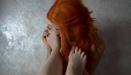 the bitch was  to suck her toes on her birthday (FULL HD MP4)