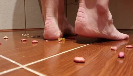 Unaware Giantess Barefoot Getting Ready WMV