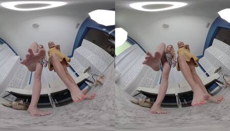 Tylee & Carmen - Tricked into being Shrunk - 3D VR 180