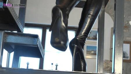 Come for my leather boots (ASMR binaural audio recorded)