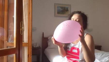 KINKY GAMES WITH A STURDY PINK BALLOON