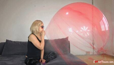 Kia overinflate giant red balloon (FullHD)