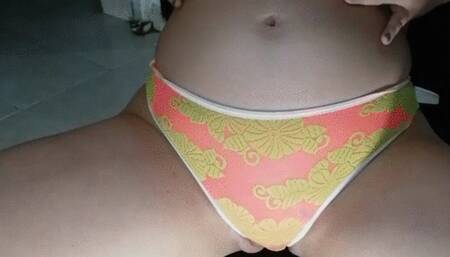 I MASTURBATE WITH MY FULL BLADDER