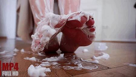 Legs Shaving (FULL HD) – Madeleine