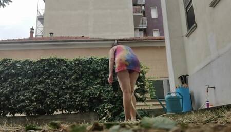 Pee in the garden - Second part avi